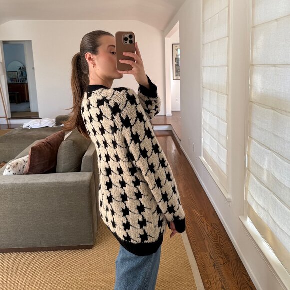Large Scale Houndstooth Cardigan Sweater - Picture 4 of 6